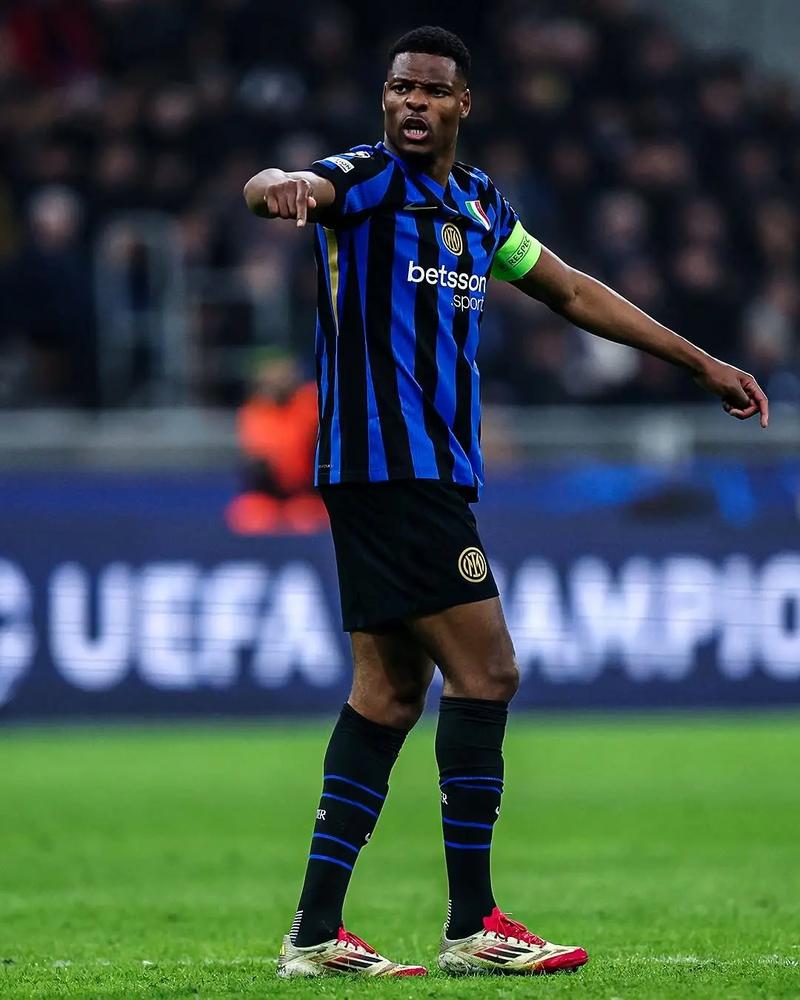 巴洛特利：现在的足球对抗更激烈，我认为自己仍能有出色表现（巴洛特利：当今足球对抗更强烈，我依然有能力踢出高水平）