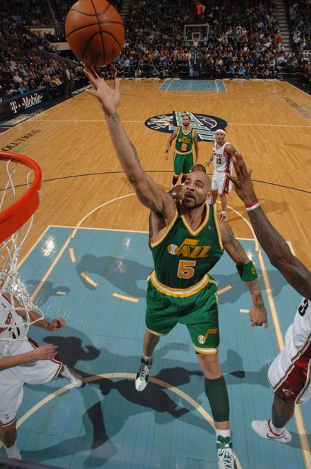 亚冠焦点：柔佛新山VS上海海港，生死战前双方态势剖析（亚冠重磅对决：柔佛新山对阵上海海港，生死关头赛前形势解读）