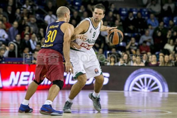 阿坎吉：我认为那根本不是点球，但我们不能给裁判判点的机会（阿坎吉：那球并非点球，但我们不能让裁判有判点机会）