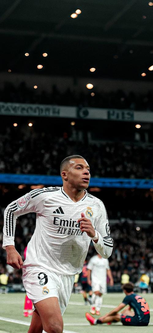 拜合拉木自去年9月28日以来俱乐部0球0助，国字号已进7球（拜合拉木自去年9月28日起俱乐部端0进球0助攻，国字号赛场已收获7球）