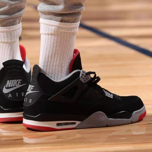 埃里克：从没犹豫过是否留在巴萨，很早就告诉经纪人我想续约（埃里克：留在巴萨毫不犹豫，早早就告诉经纪人要续约）