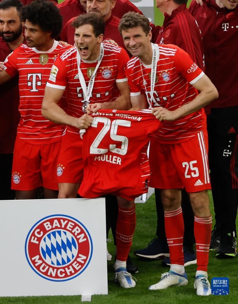 成都蓉城祝贺铜梁龙冲超：期待我们明年中超赛场见（成都蓉城恭贺铜梁龙冲超成功：明年中超赛场相见）