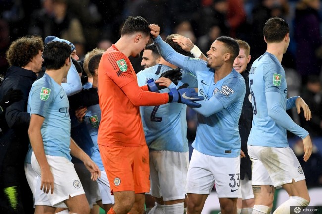 TA：利物浦球迷对阿诺德情感复杂，右路离开他后实力大打折扣（TA：阿诺德成红军球迷的矛盾焦点，右路失去他后战力明显下滑）